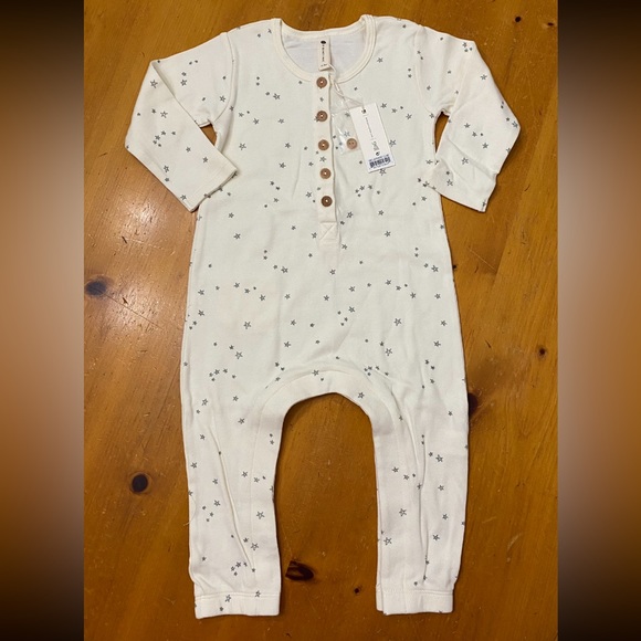 *FINAL* 🆕 Quincy Mae Romper, Organic Cotton, Ivory w/ blue stars - Picture 9 of 11